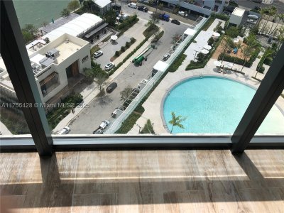 Comprar apartamento no Paraiso Bay Miami 2006
