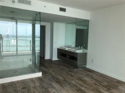 Comprar apartamento no Paraiso Bay Miami 2006