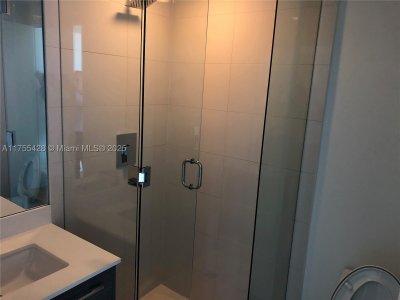 Comprar apartamento no Paraiso Bay Miami 2006