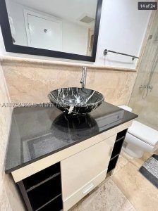 Comprar apartamento en Parker Plaza Estates 211