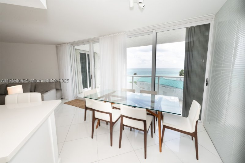 Condo for sale at Oceania 2 728