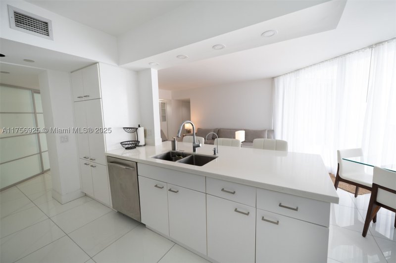 Condo for sale at Oceania 2 728