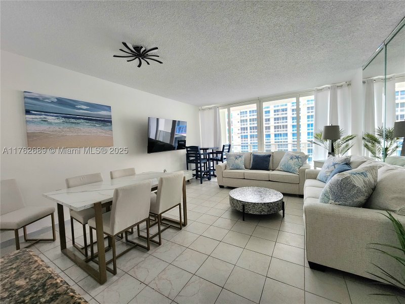 Apartment for rent at Alexander Towers 819