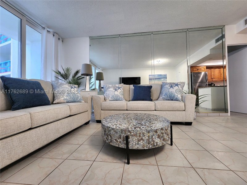 Apartment for rent at Alexander Towers 819
