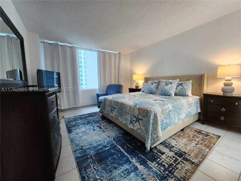 Apartment for rent at Alexander Towers 819