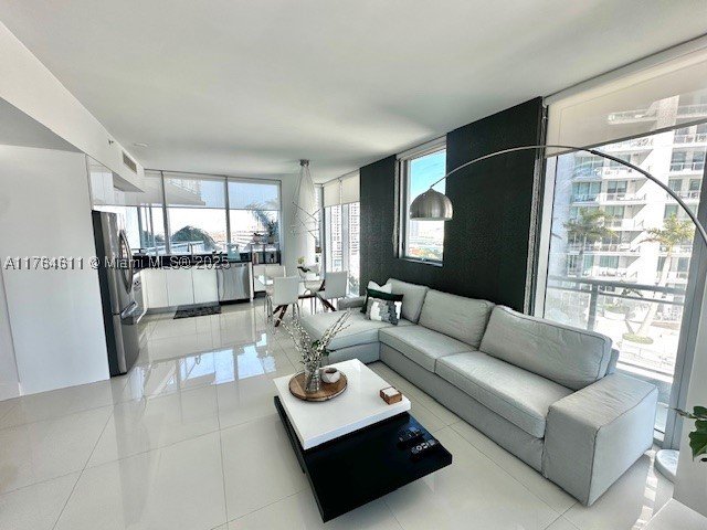 Comprar apartamento en Mint at Riverfront 1410