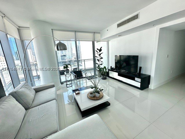 Comprar apartamento en Mint at Riverfront 1410