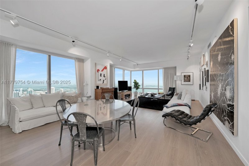 Condo for sale at Four Seasons Millenium Tower I 61E