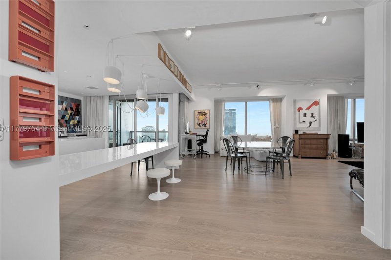 Condo for sale at Four Seasons Millenium Tower I 61E