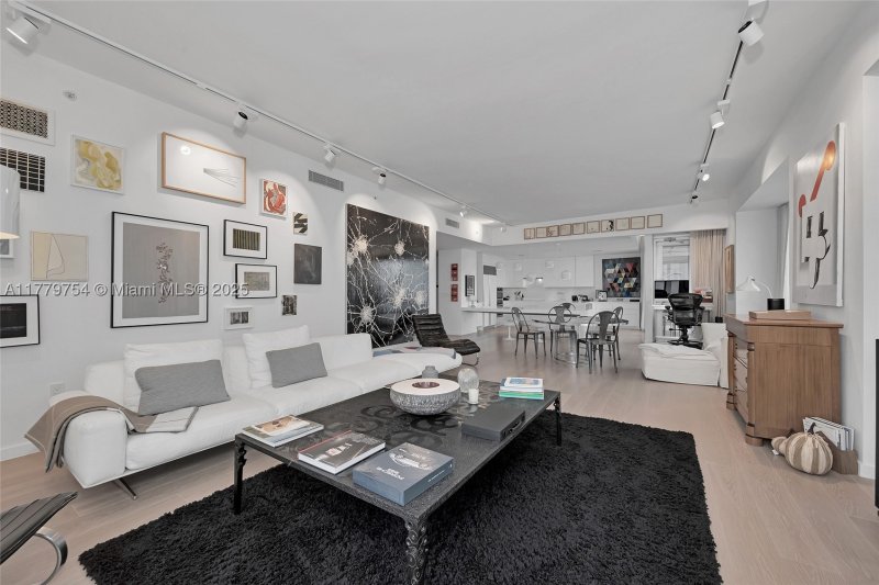 Condo for sale at Four Seasons Millenium Tower I 61E