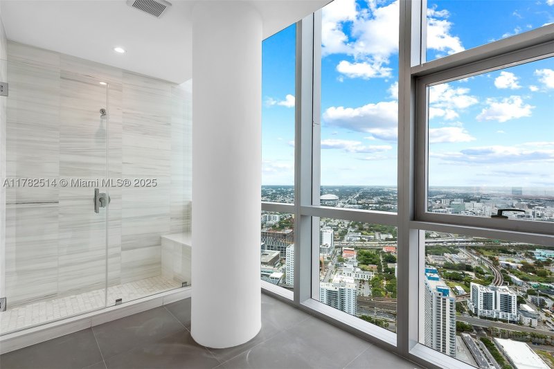 Condo for sale at Paramount Miami WorldCenter PH 5500