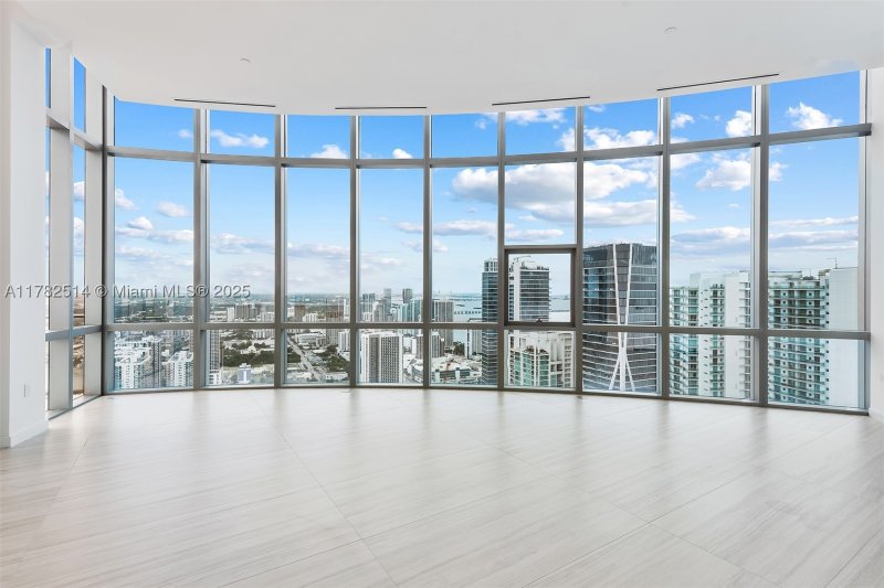 Condo for sale at Paramount Miami WorldCenter PH 5500