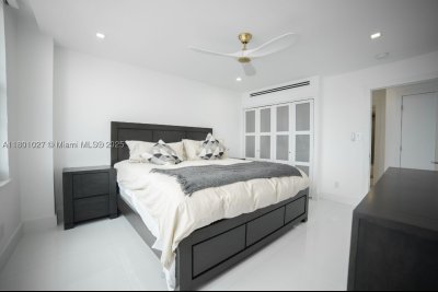 Aluguel de apartamento no 5600 Collins 14K