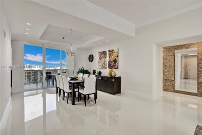 Aluguel de apartamento no Trump Tower One 1604
