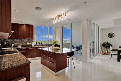 Aluguel de apartamento no Trump Tower One 1604