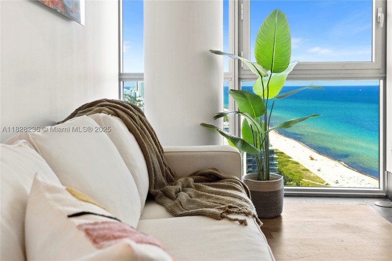 Condo for sale at Setai 3803