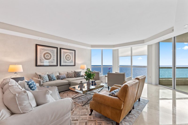 Condo for sale at Las Olas Beach Club 1502