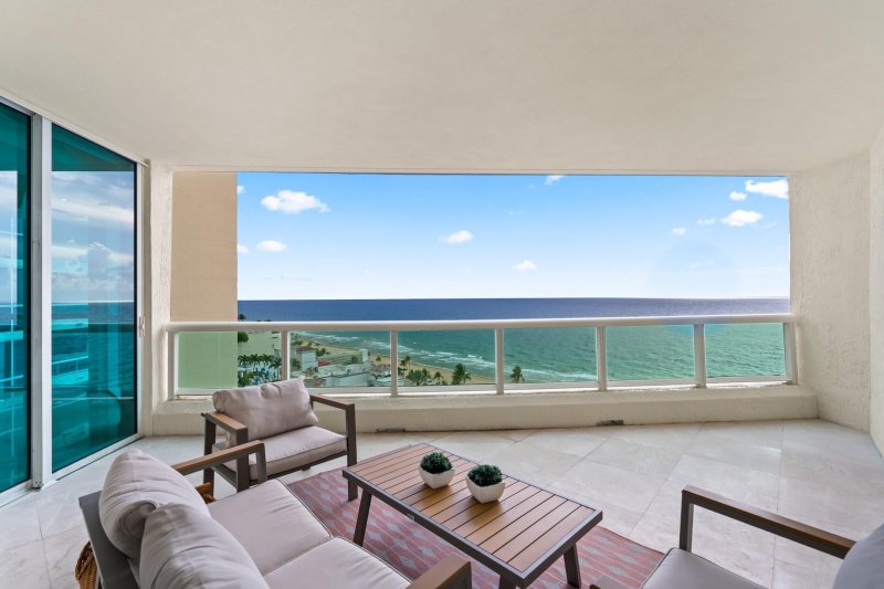 Condo for sale at Las Olas Beach Club 1502