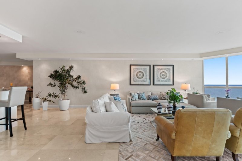 Condo for sale at Las Olas Beach Club 1502