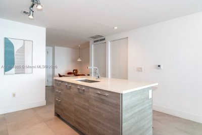 Comprar apartamento no Paraiso Bay Miami 4206