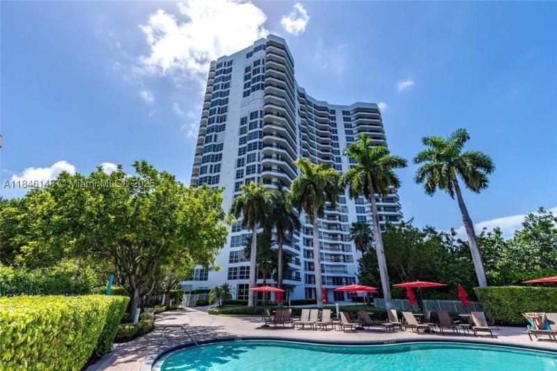 Comprar apartamento en Mystic Pointe 600 1205