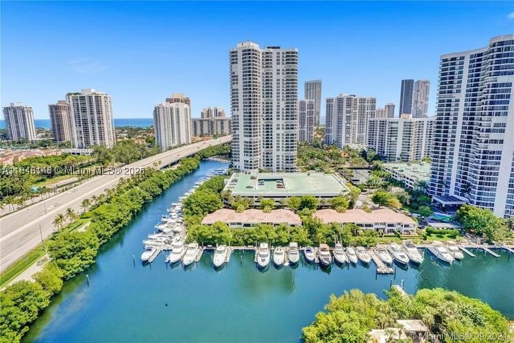 Comprar apartamento en Mystic Pointe 600 1205