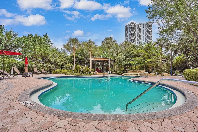 Comprar apartamento en Mystic Pointe 600 1205
