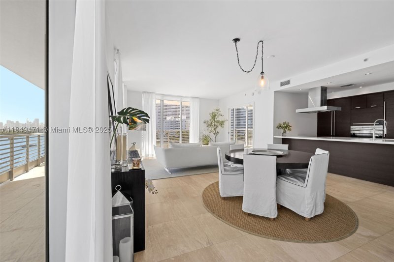 Condo for sale at Capri Marina Grande 602