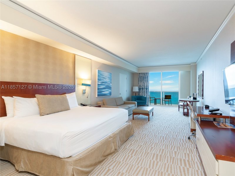 Condo for sale at Trump International Sonesta Beach Resort 811