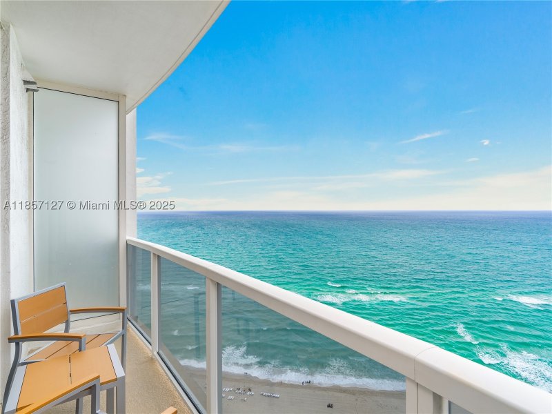 Condo for sale at Trump International Sonesta Beach Resort 811