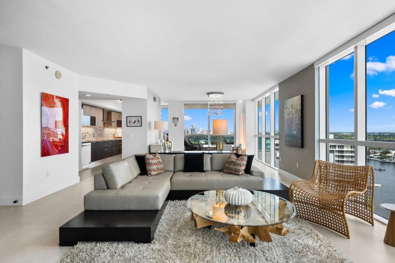 Condo for sale at Las Olas Beach Club 1806
