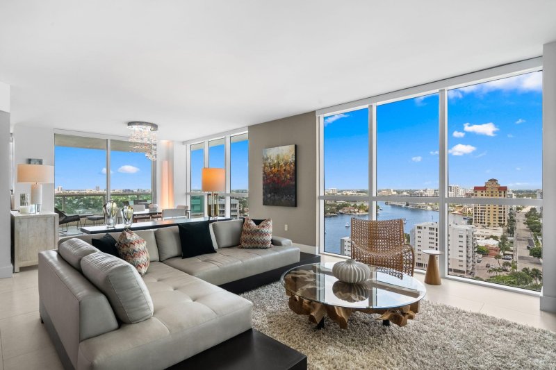 Condo for sale at Las Olas Beach Club 1806
