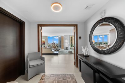 Comprar apartamento en Las Olas Beach Club 1806