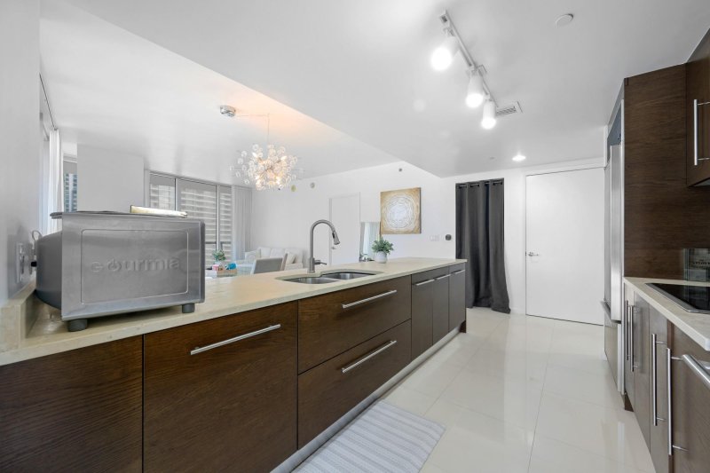 Condo for sale at Icon Brickell Tower I 1815