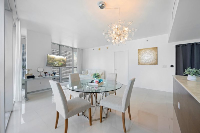 Condo for sale at Icon Brickell Tower I 1815