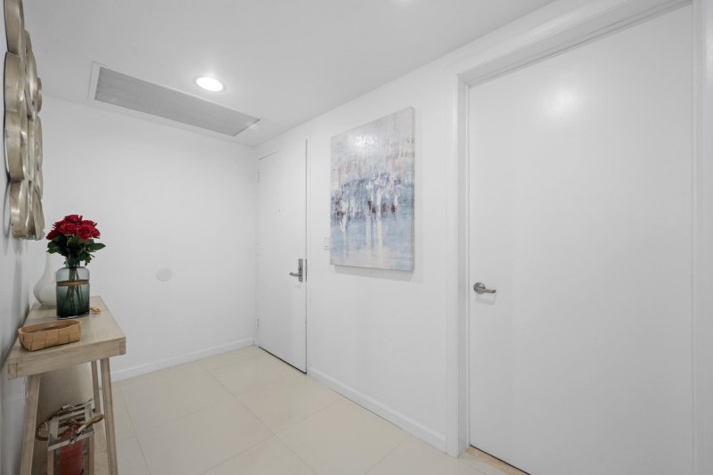 Condo for sale at Icon Brickell Tower I 1815