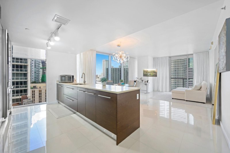 Condo for sale at Icon Brickell Tower I 1815