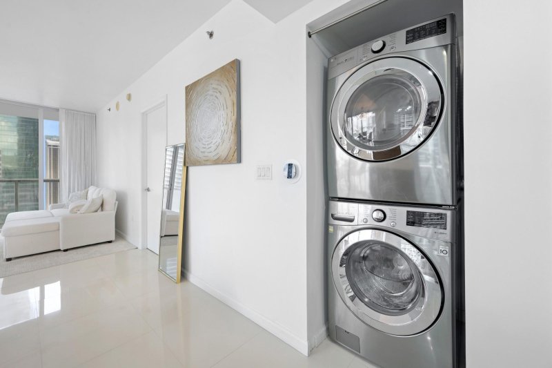 Condo for sale at Icon Brickell Tower I 1815