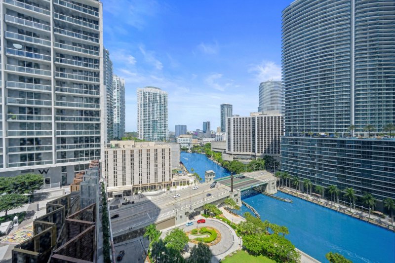 Condo for sale at Icon Brickell Tower I 1815