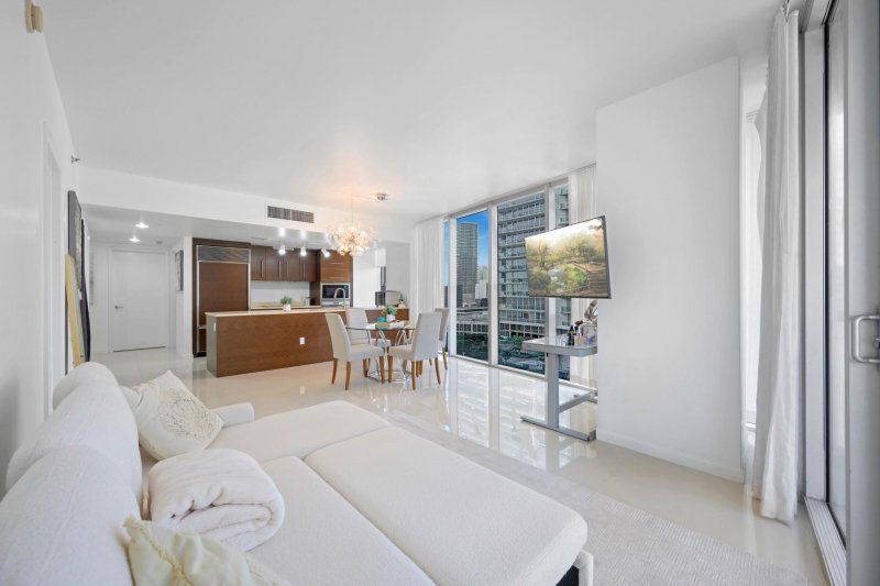 Condo for sale at Icon Brickell Tower I 1815