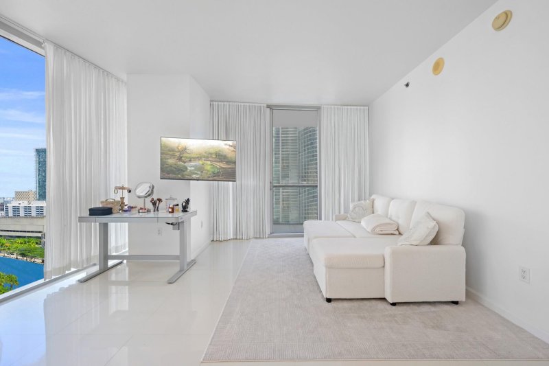 Condo for sale at Icon Brickell Tower I 1815