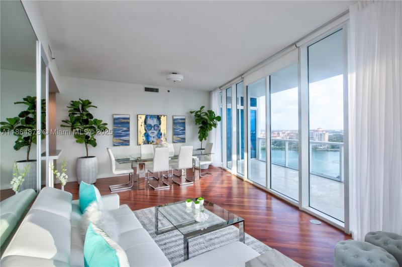 Condo for sale at Continuum I South 1501