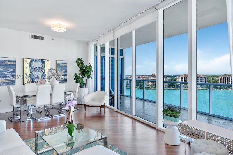 Condo for sale at Continuum I South 1501
