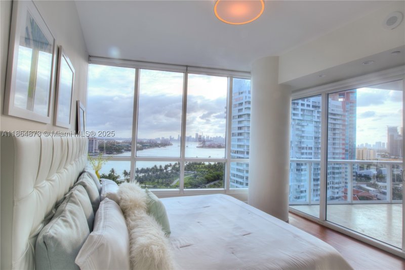 Condo for sale at Continuum I South 1501