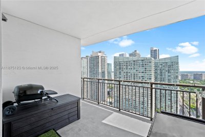 Alquiler de apartamento en Nine at Mary Brickell Village 3304