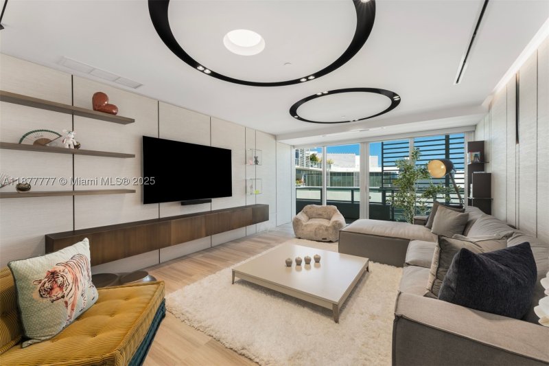 Comprar apartamento no Ritz-Carlton Residences Miami Beach 512