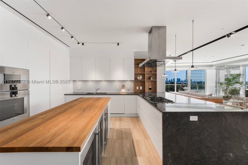 Comprar apartamento no Ritz-Carlton Residences Miami Beach 512