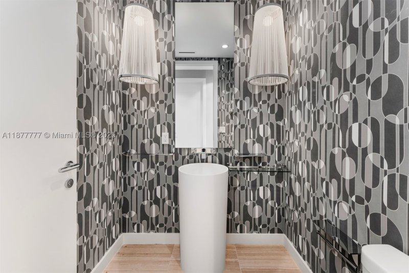 Comprar apartamento no Ritz-Carlton Residences Miami Beach 512