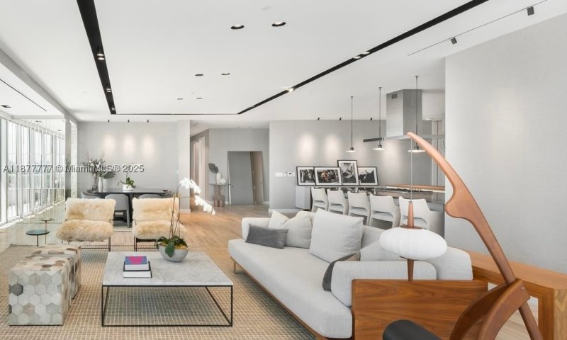 Comprar apartamento no Ritz-Carlton Residences Miami Beach 512