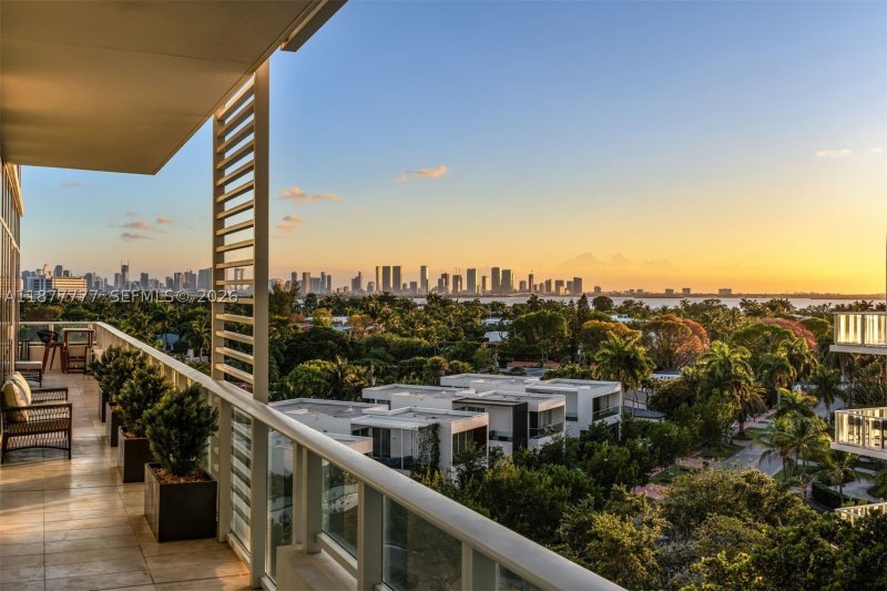 Comprar apartamento no Ritz-Carlton Residences Miami Beach 512